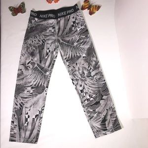 Nike Pro Dri-Fit Youth XL Tights leggings Big Kid’s Capris, EUC, pet/smoke free